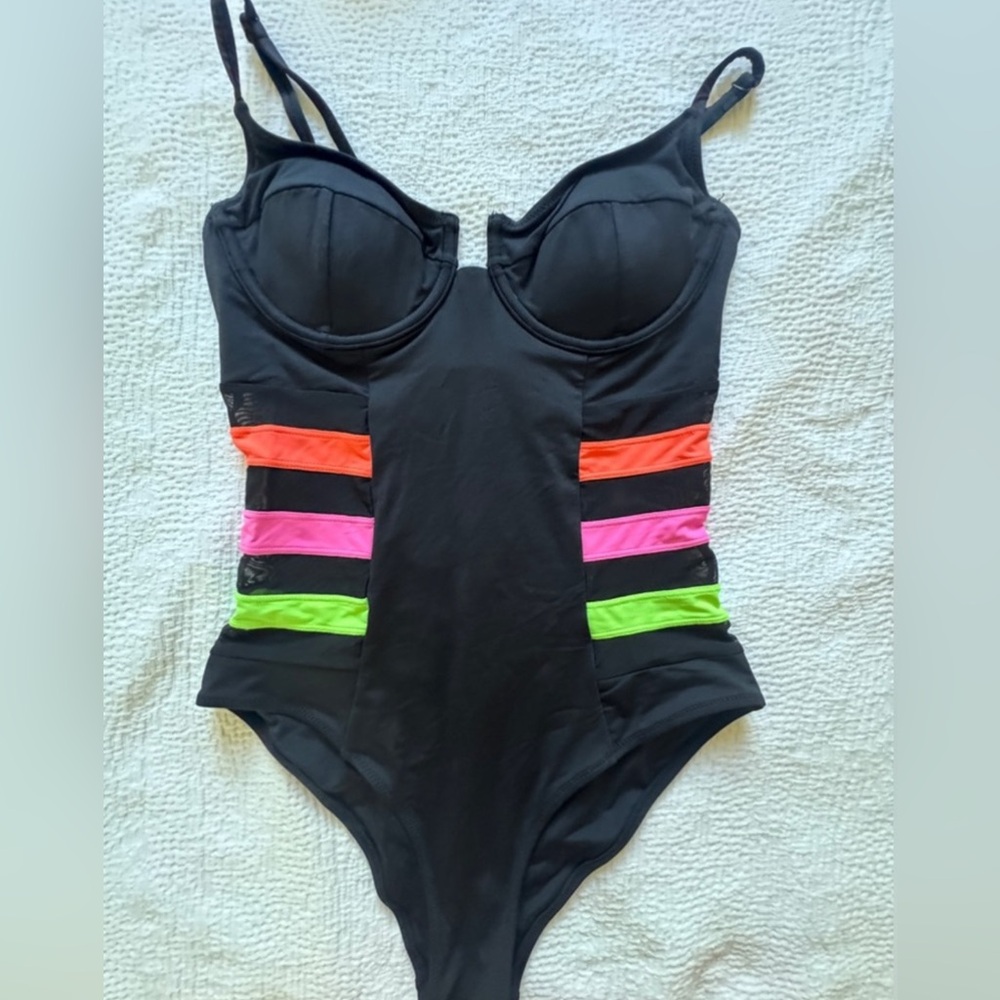 Vetchy Montego Underwire Mesh Swimsuit